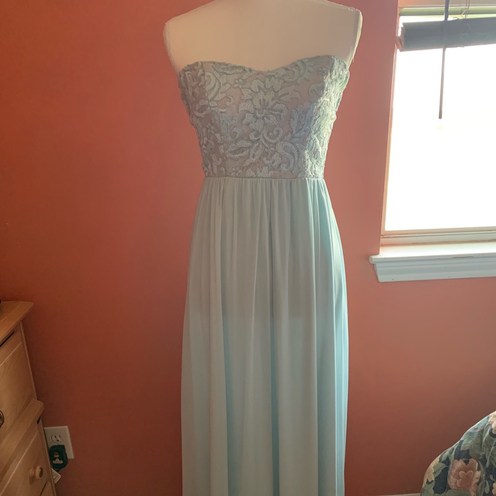 Xtraordinary junior party Dress. Size 5. Mint